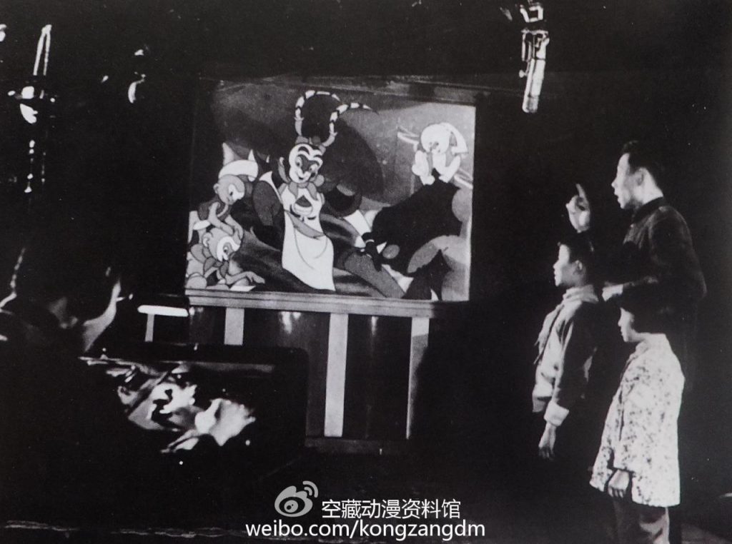 “孩儿们，操练起来！”——动画片《大闹天宫（上集）》配音工作照（1961年）